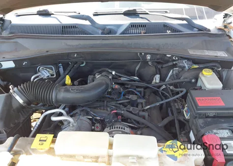 2010 Jeep Liberty Sport z USA, uszkodzony, nr VIN 1J4PP2GK5AW181425